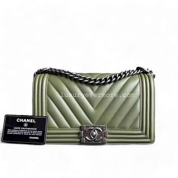 Chanel Boy Medium - 25CM Calfskin Chevron Green Ruthenium Silver Hardware Series 20