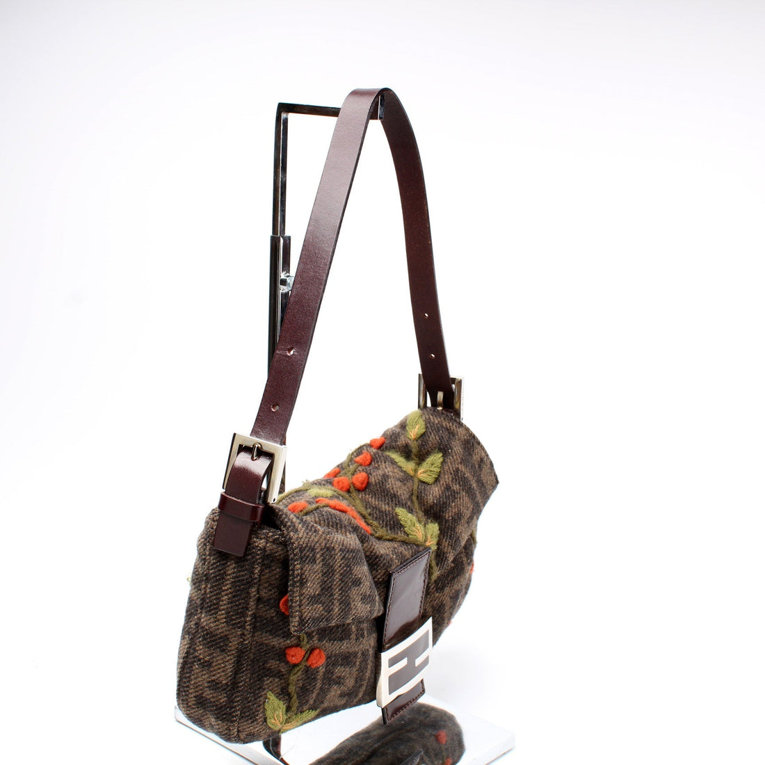 1605590 Mama Baguette Wool