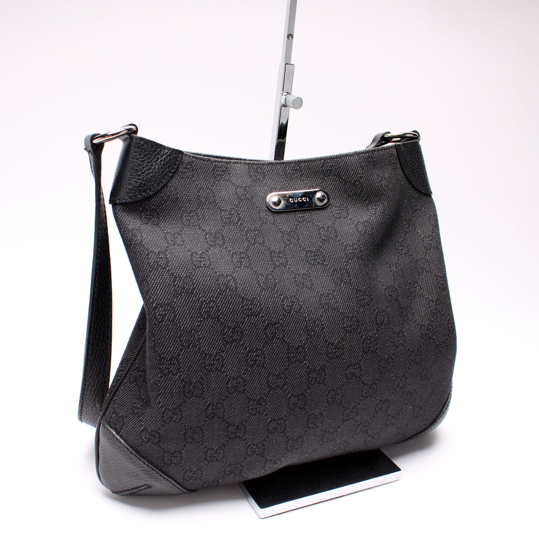 196140 GG Canvas Shoulder Bag