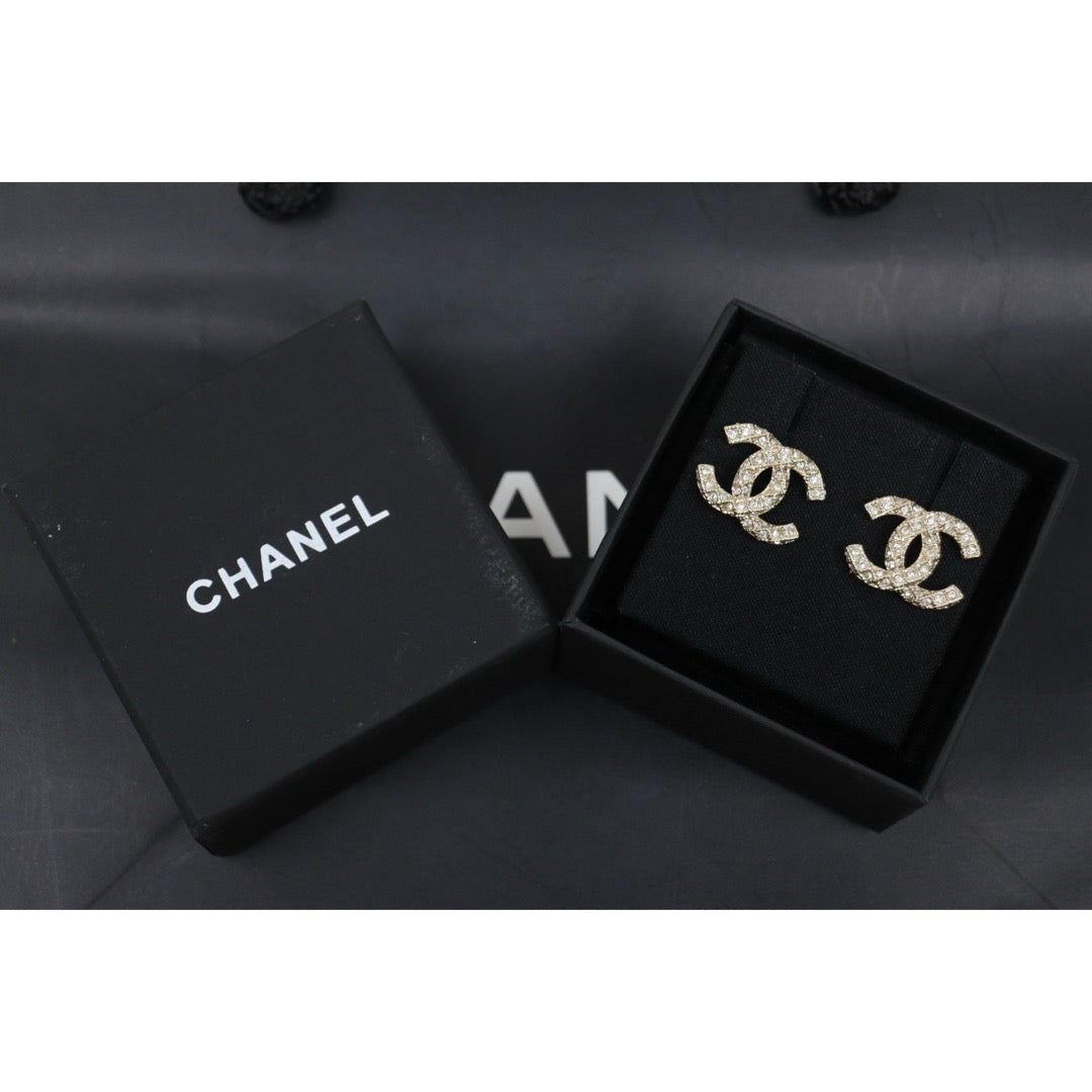Very Good ( Rank A) ?CHANEL 20K COCO Mark Diamond Earrings ?V25052511