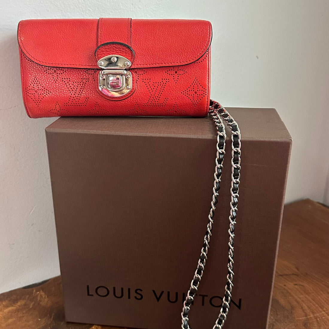 The Junco Wallet on Chain -Prestige Totes Bags LV Mahina in Red Leather