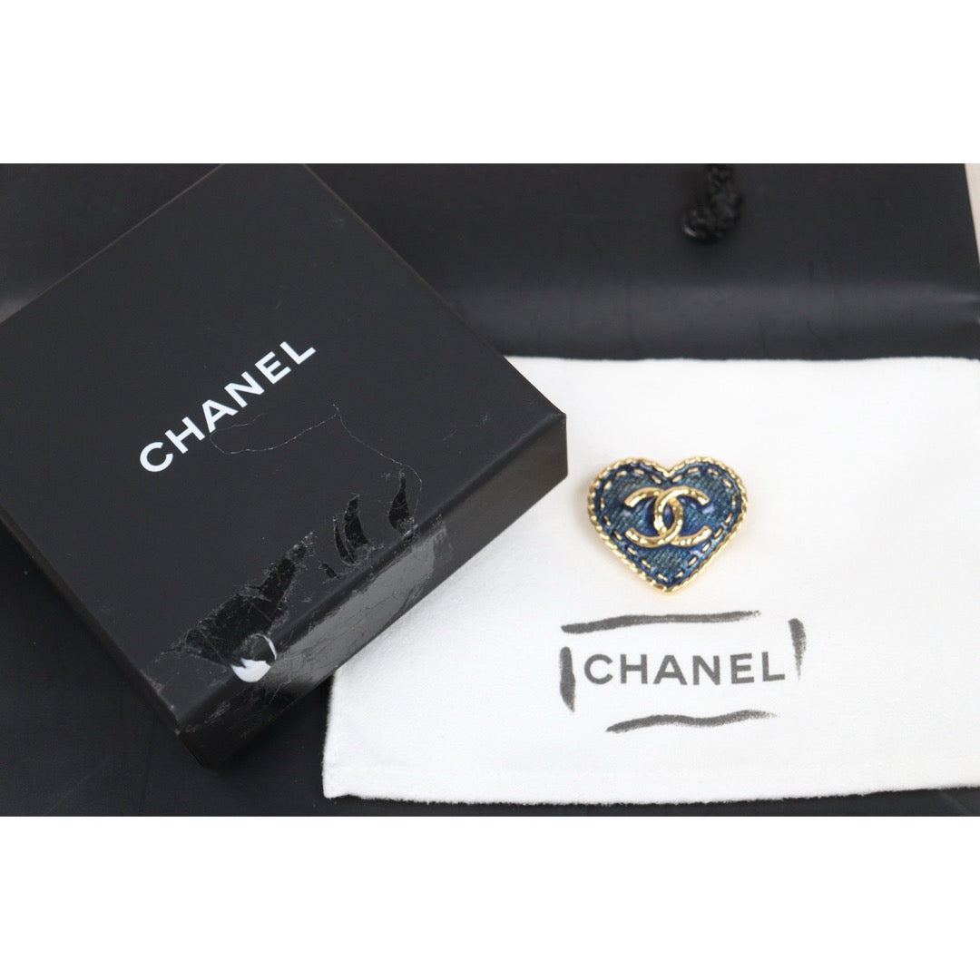 Very Good ( Rank A)? CHANEL Coco Mark 24P Denim Heart Brooch ?V25052508