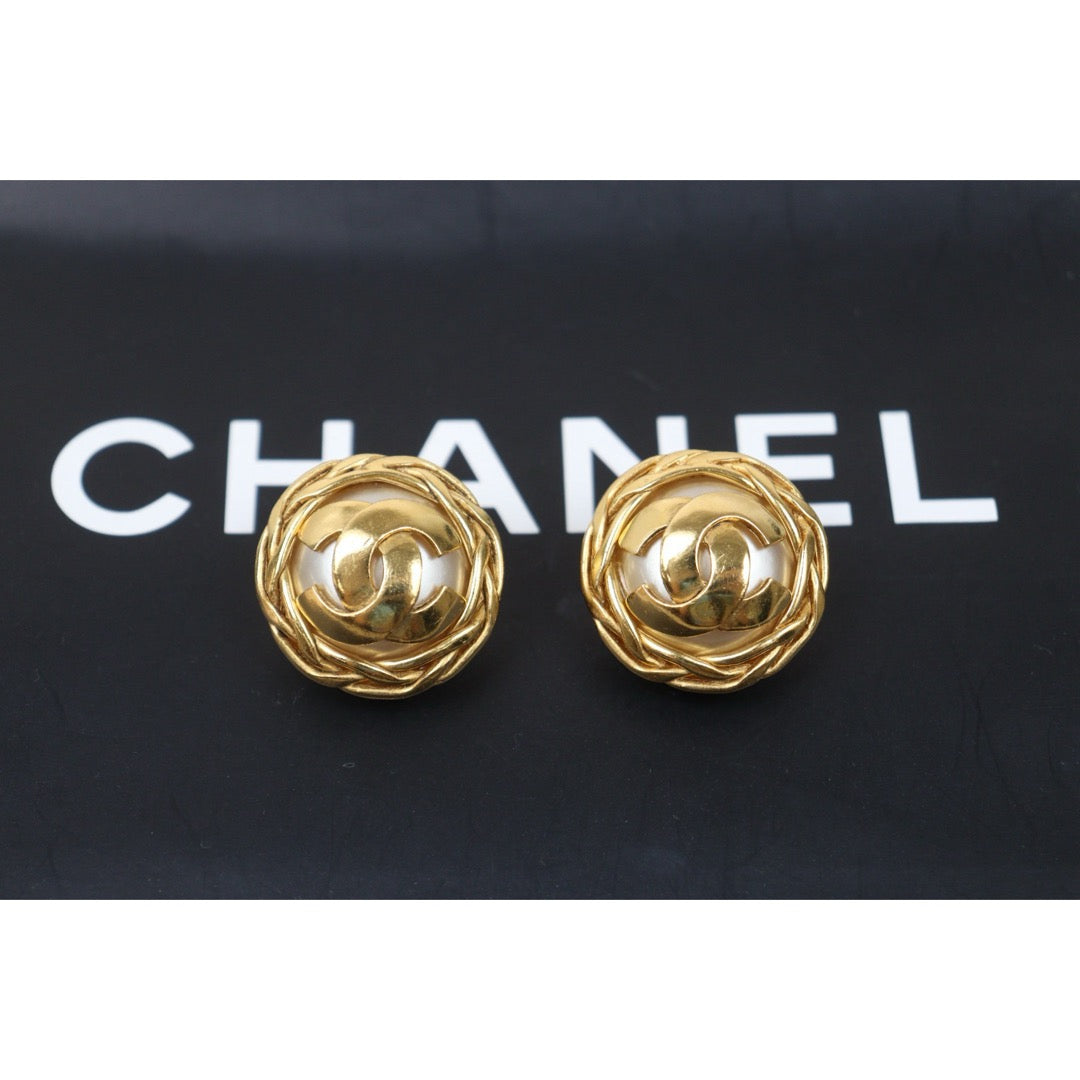 Very Good ( Rank A)?CHANEL COCO Mark 24K Gold Plating Pearl Earrings  Made In 1995Year ?25061913