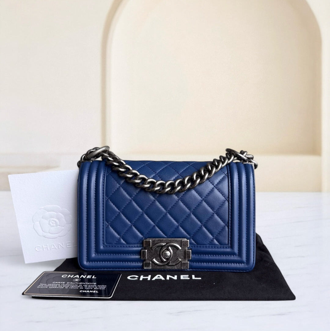Chanel Boy Small - 20CM Quilted Lambskin Blue Ruthenium Silver Hardware