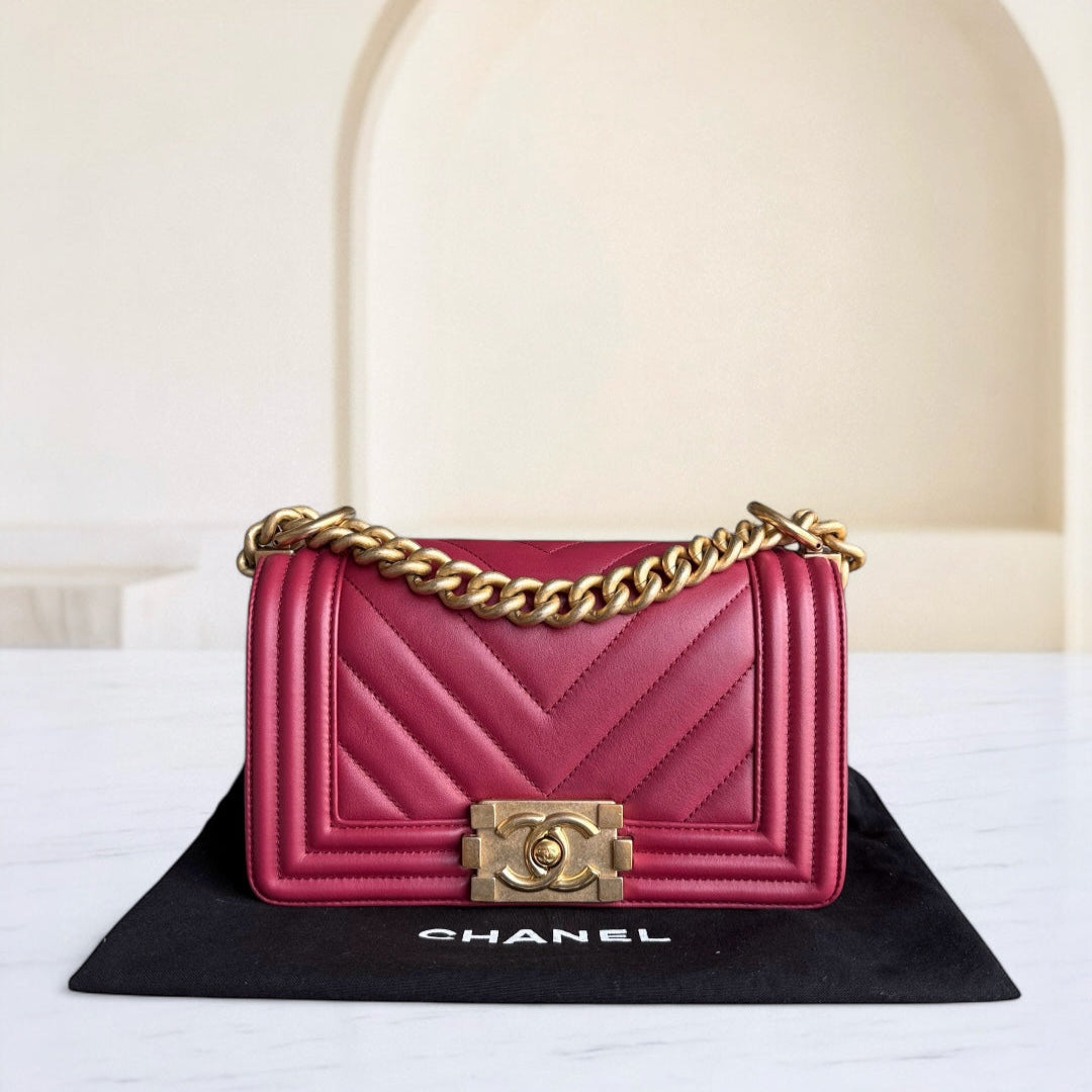 Chanel Boy Small - Chevron Calfskin Red Gold Hardware Series 28
