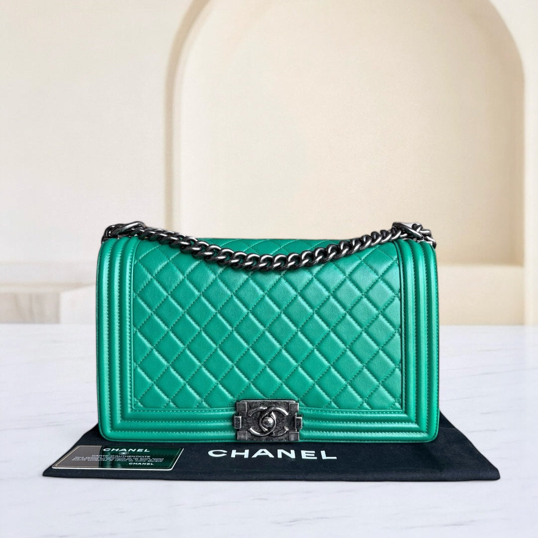 Chanel Boy New Medium - 28CM Quilted Lambskin Green Ruthenium Silver Hardware Series 23