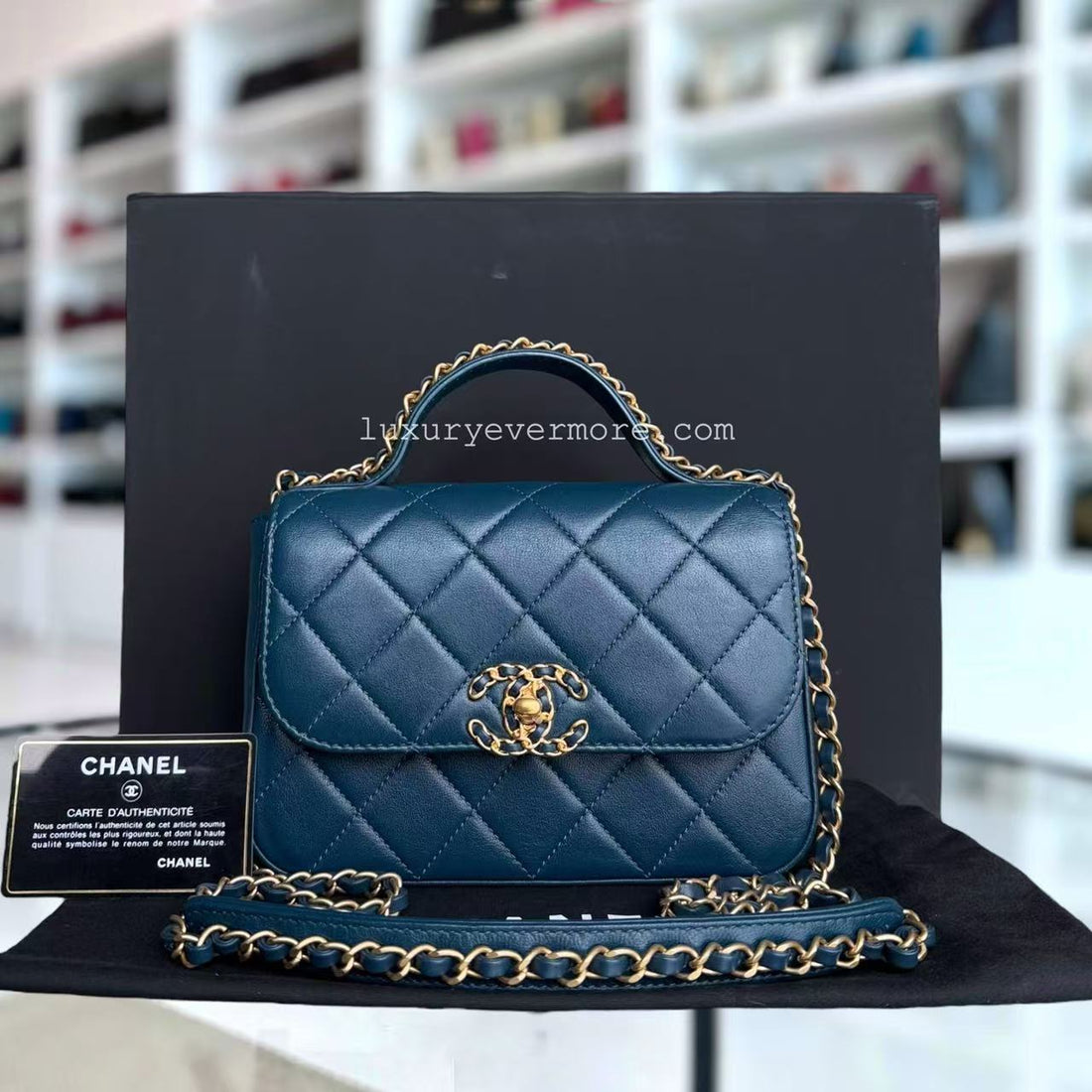 *Un* Chanel 19 Flap - C19 With Top Handle 19 Bag Quilted Lambskin Blue Gold Hardware Series 28