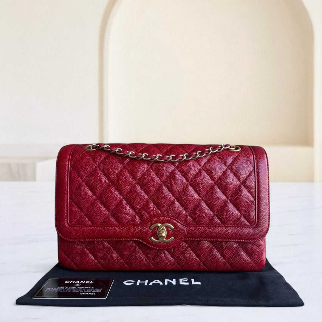 Chanel Seasonal Two-tone Flap - Caviar Quilted Grained Calfskin Red Gold Hardware Series 21