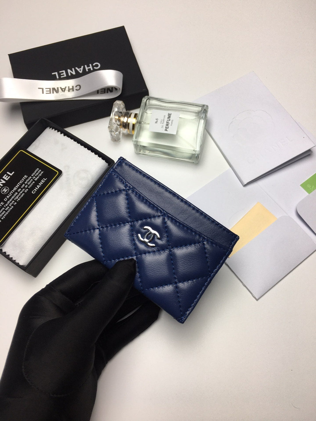 CHANEL CARD HOLDER 11.2 NAVY CALFSKIN SILVER ICON