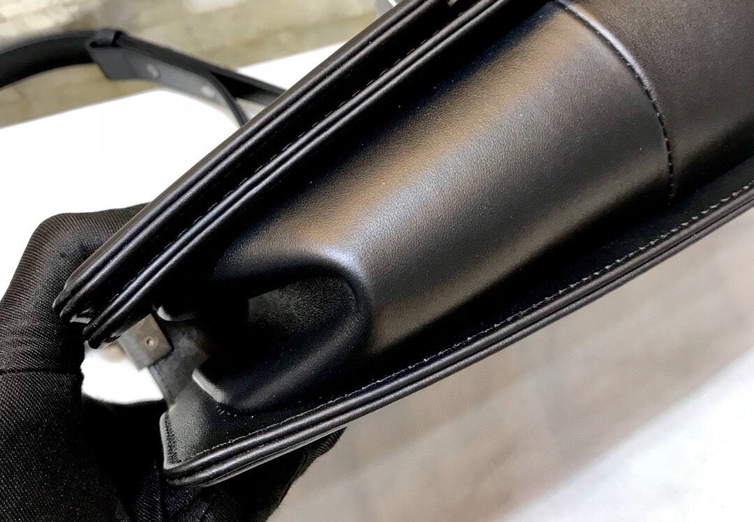 CHANEL BOY BAG MEDIUM 25 BLACK QUILTED LAMBSKIN AGED RUTHENIUM HARDWARE