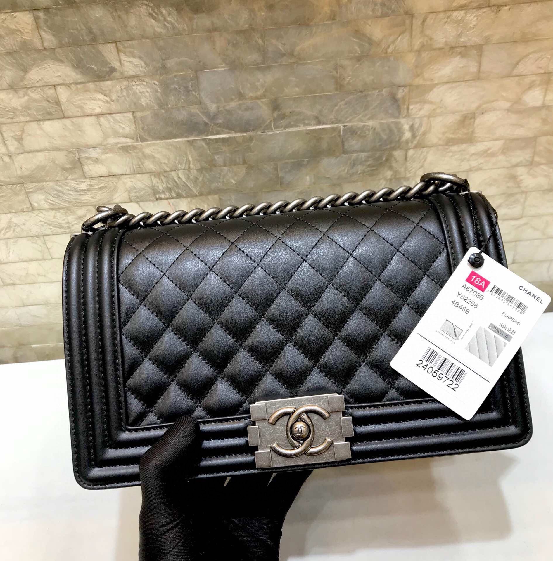 CHANEL BOY BAG MEDIUM 25 BLACK QUILTED LAMBSKIN AGED RUTHENIUM HARDWARE