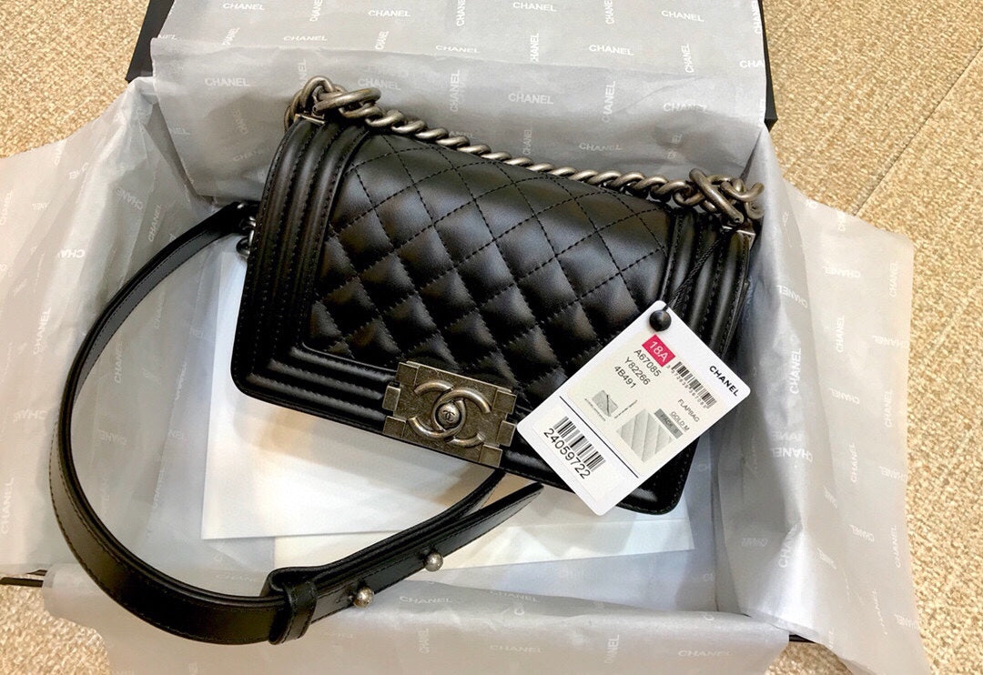 CHANEL BOY BAG SMALL 20 BLACK QUILTED LAMBSKIN AGED RUTHENIUM HARDWARE