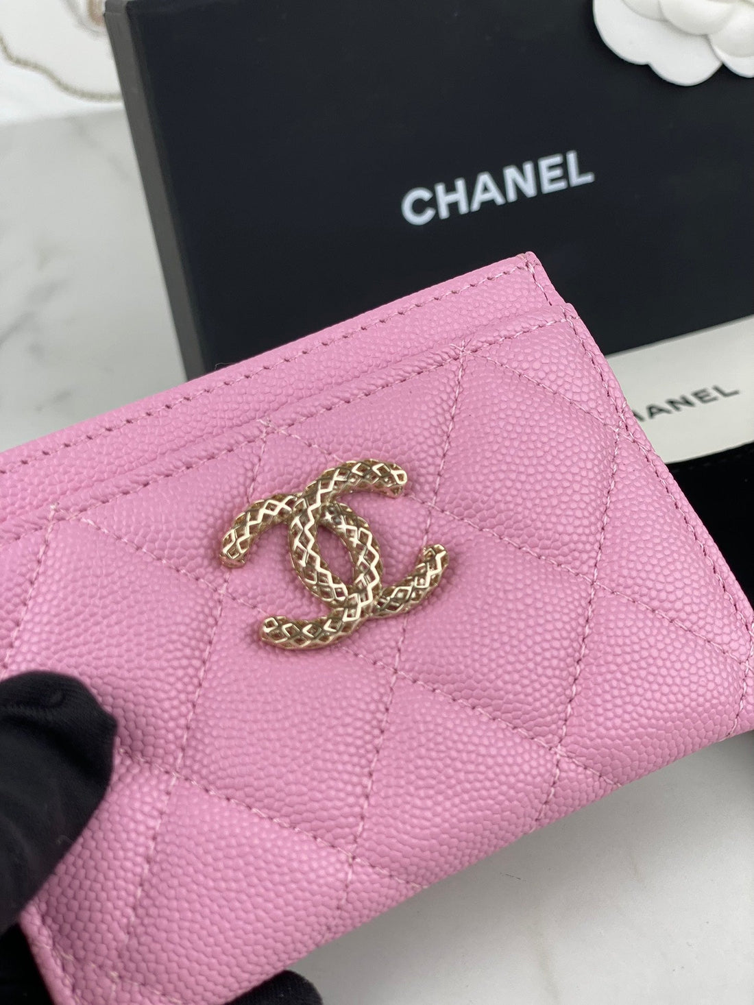 CHANEL CARD HOLDER 19.5 PINK GRAINED CALFSKIN GOLD ICON