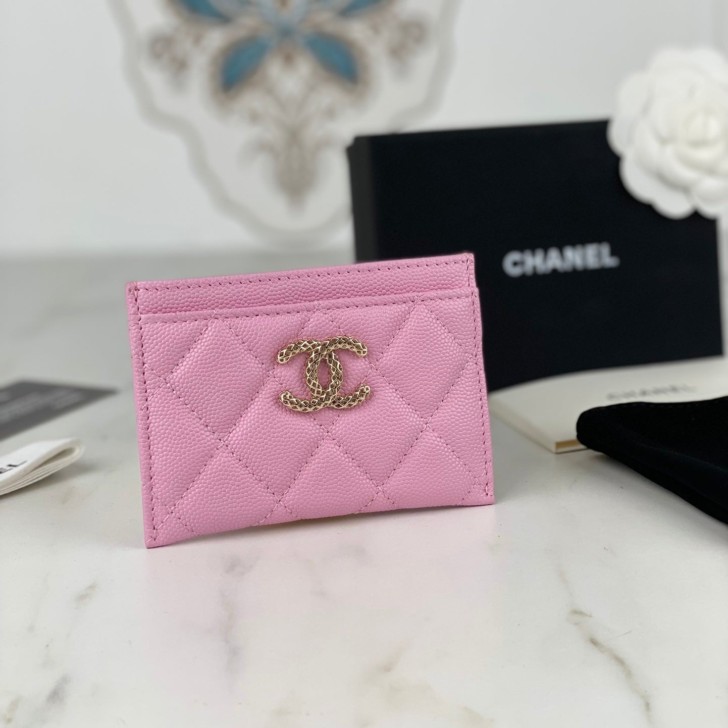 CHANEL CARD HOLDER 19.5 PINK GRAINED CALFSKIN GOLD ICON