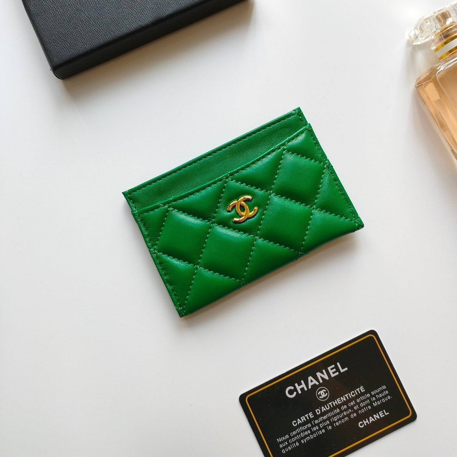 CHANEL CARD HOLDER 11.2 GREEN CALFSKIN GOLD ICON