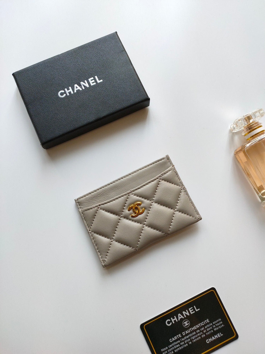 CHANEL CARD HOLDER 11.2 GRAY CALFSKIN GOLD ICON