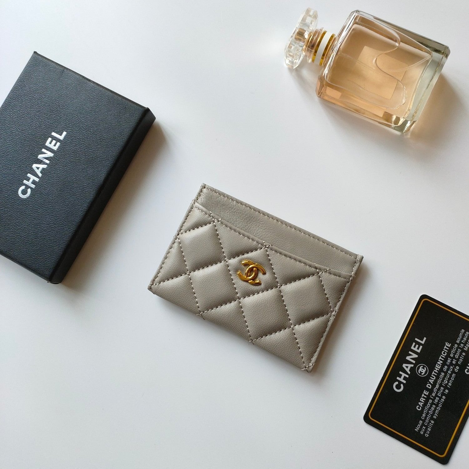 CHANEL CARD HOLDER 11.2 GRAY CALFSKIN GOLD ICON