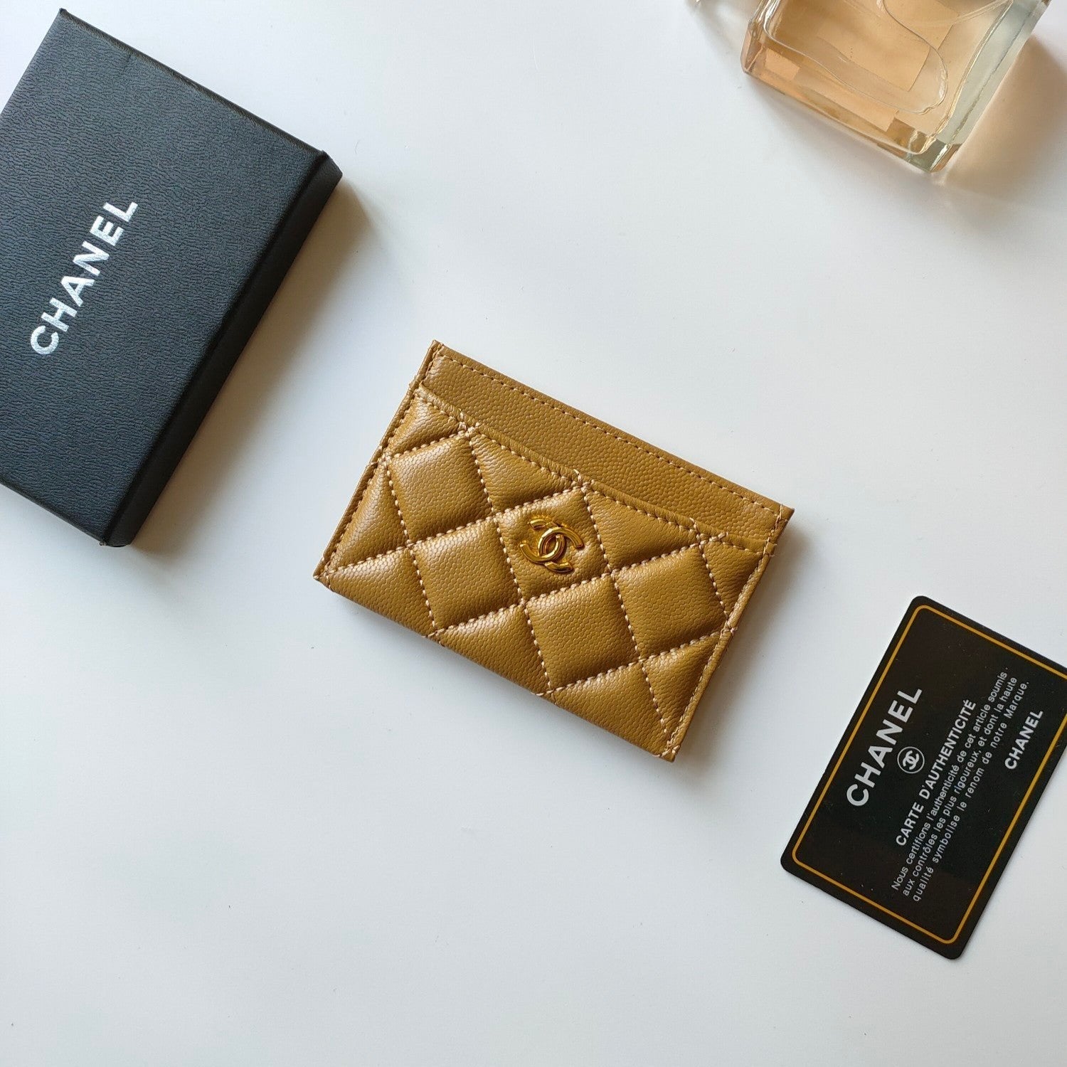 CHANEL CARD HOLDER 11.2 AMBER GRAINED CALFSKIN GOLD ICON
