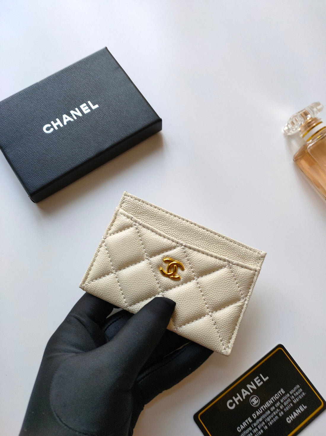 CHANEL CARD HOLDER 11.2 CREAM GRAINED CALFSKIN GOLD ICON