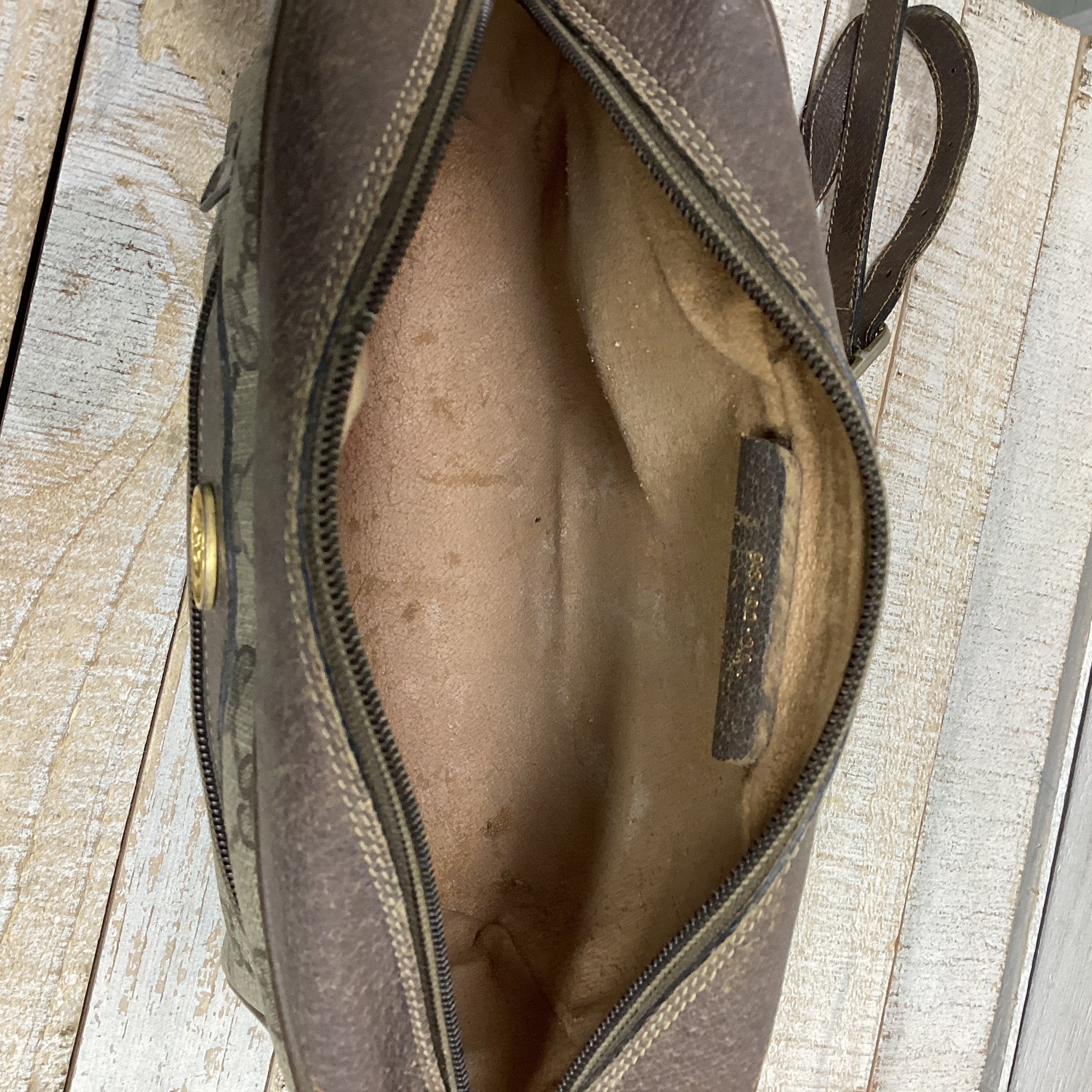 Crossbody Designer By Gucci, Size: Small