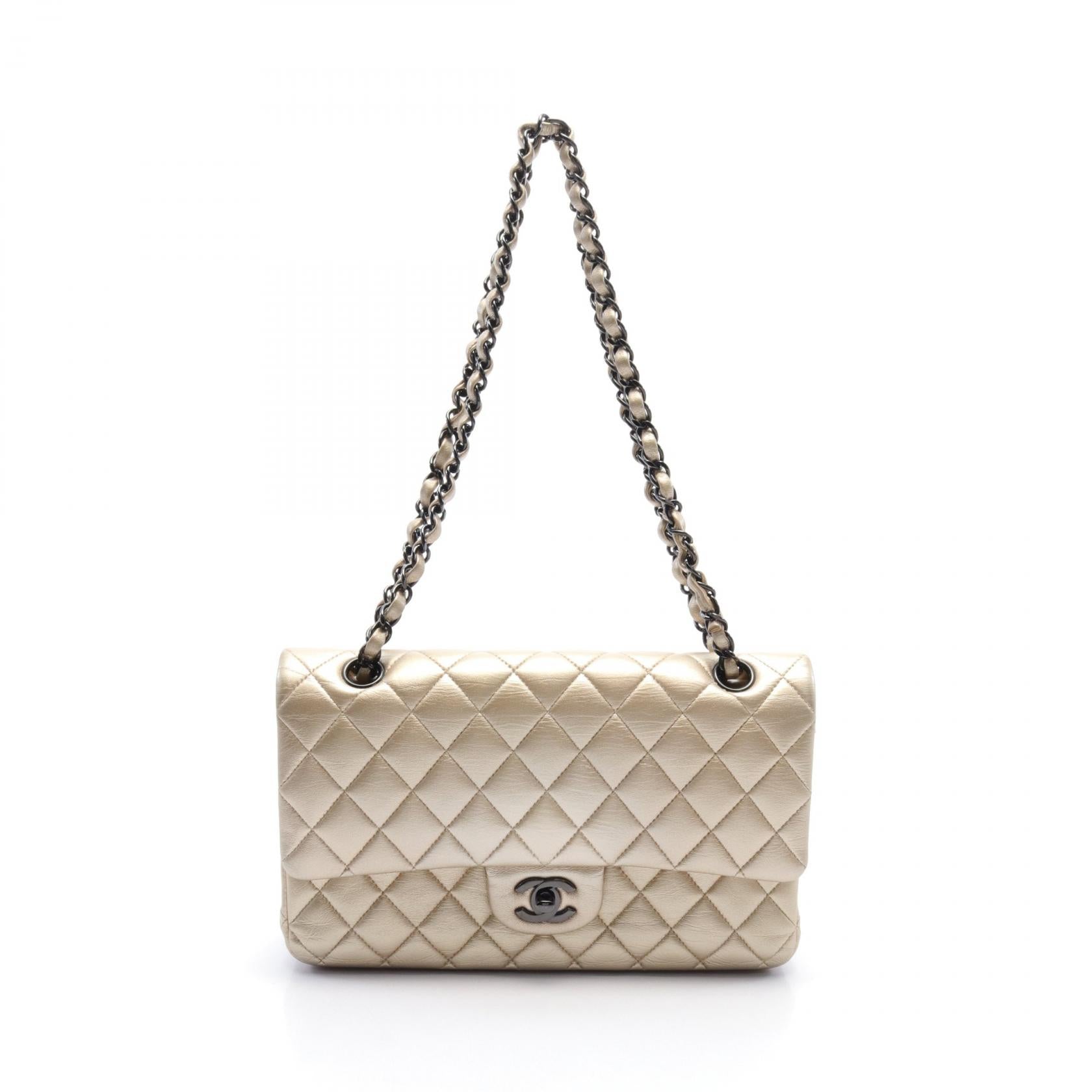 Chanel Leather Matelasse W Flap Shoulder Bag A01112