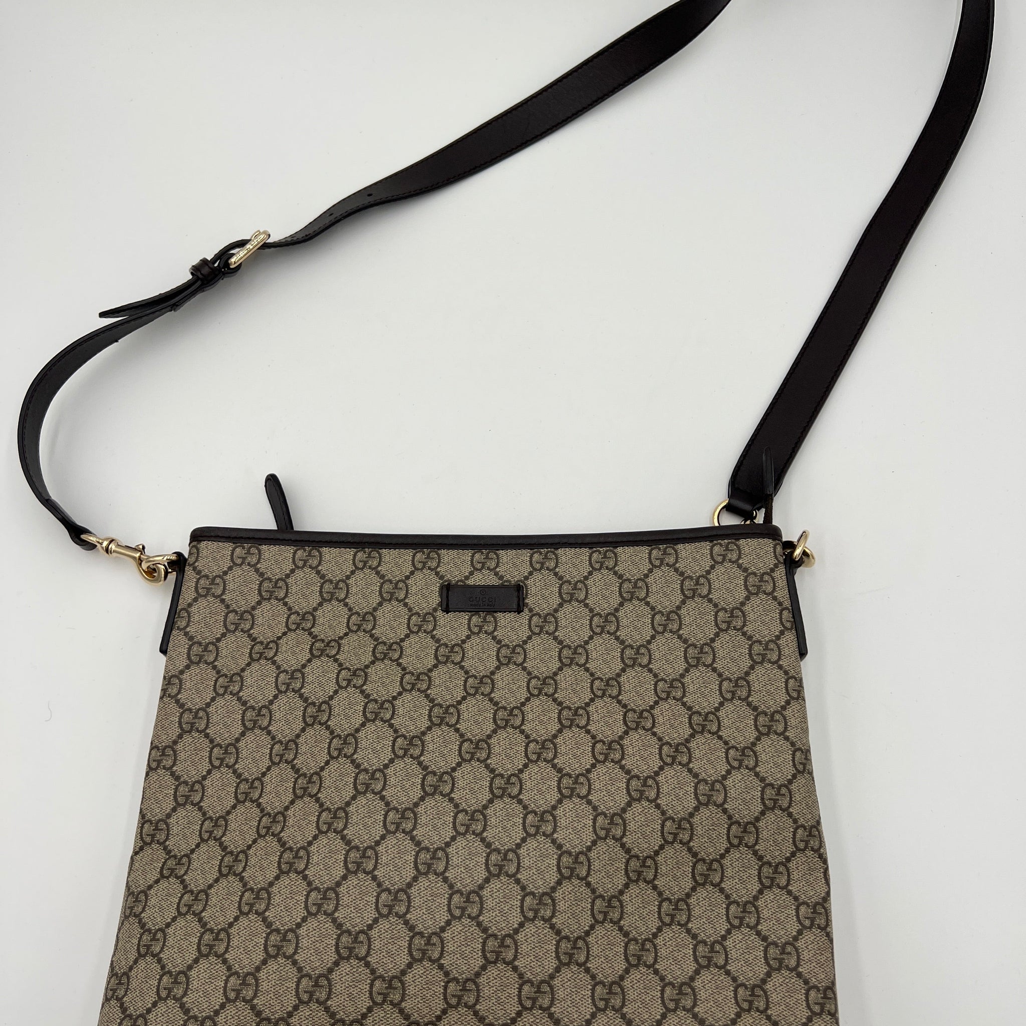 Crossbody Luxury Designer By Gucci, Size: Medium
