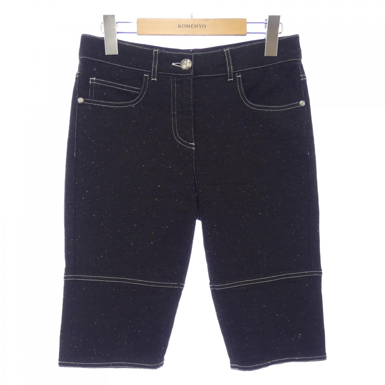 Chanel P57576V43699 17K Jeans