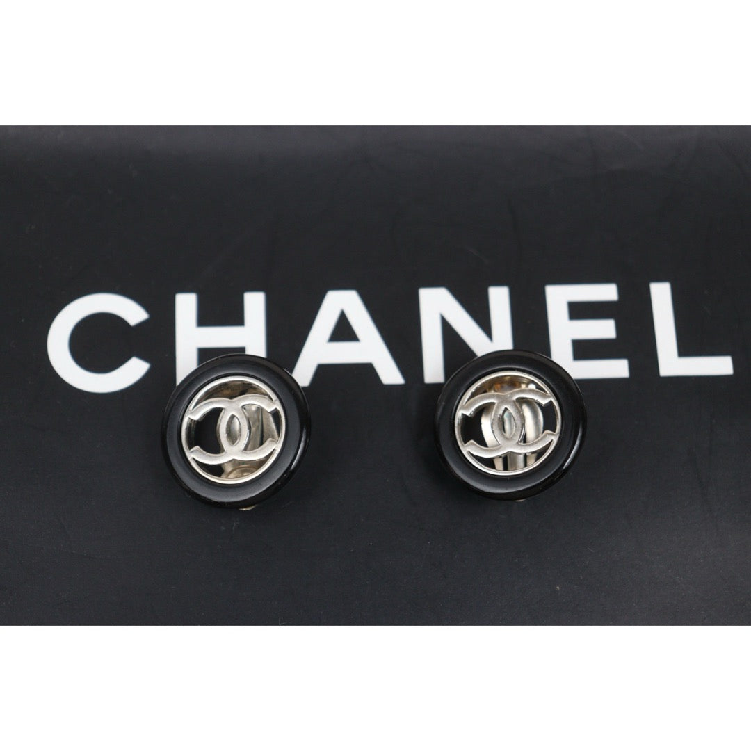 Very Good ( Rank A) ?CHANEL Coco Mark Round Earrings Made In 2002 Year ?V25070201