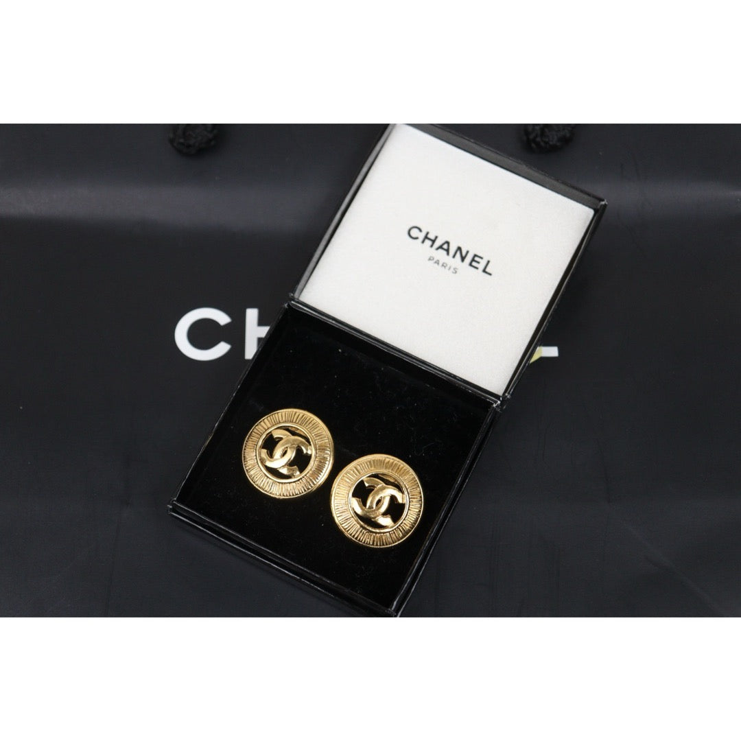 Very Good ( Rank A) ?CHANEL Coco Mark Gold 24 Plated Round Earrings?25052920