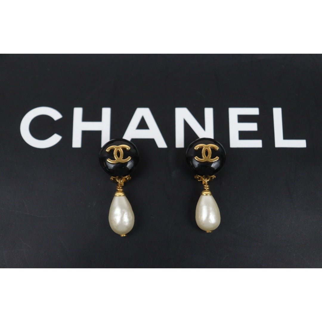 Very Good ( Rank A) ?CHANEL  COCO Mark  Pearl  Drop  Earrings Made In 1996Year?25062304