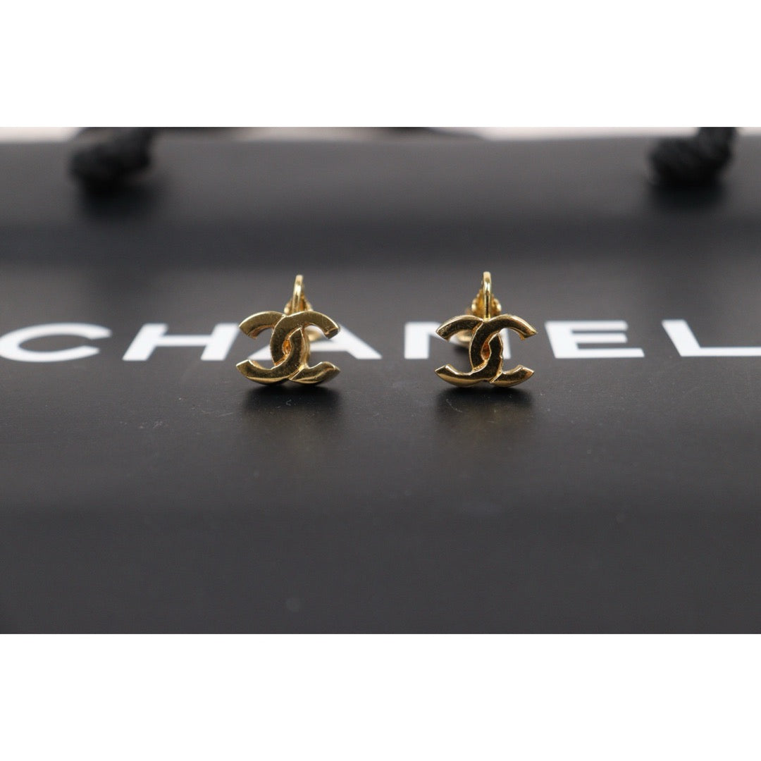 Very Good ( Rank A) ?CHANEL Coco Mark Gold 24 Plated Earrings ?25052924