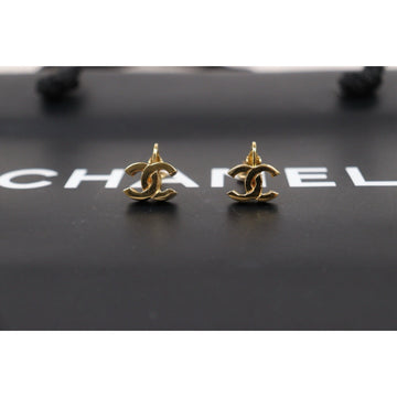 Very Good ( Rank A) ?CHANEL Coco Mark Gold 24 Plated Earrings ?25052924