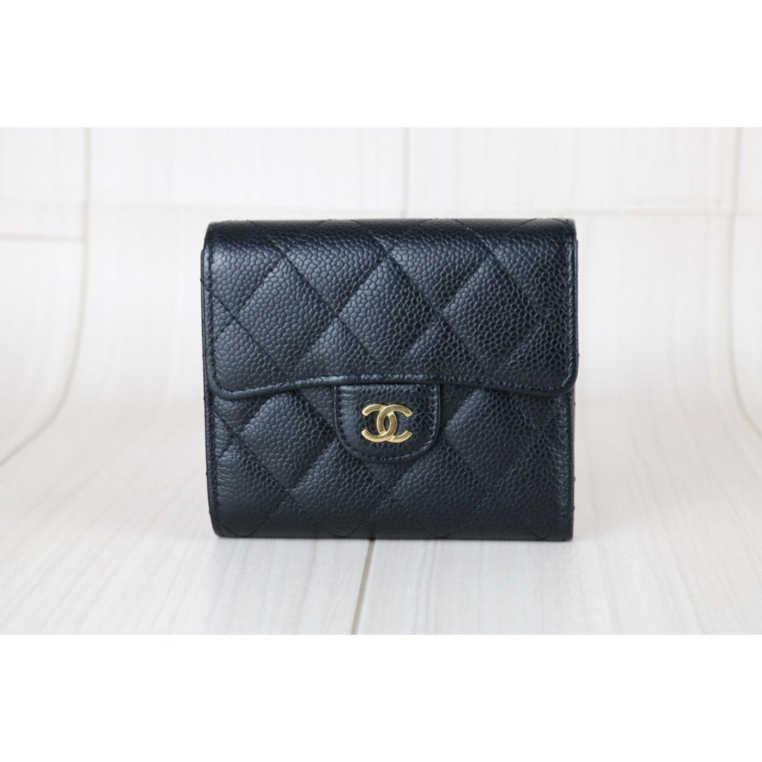 Very Good ( Rank A)?Chanel Caviar Skin Black Wallet Made In 2016-2017Year ?S25071505