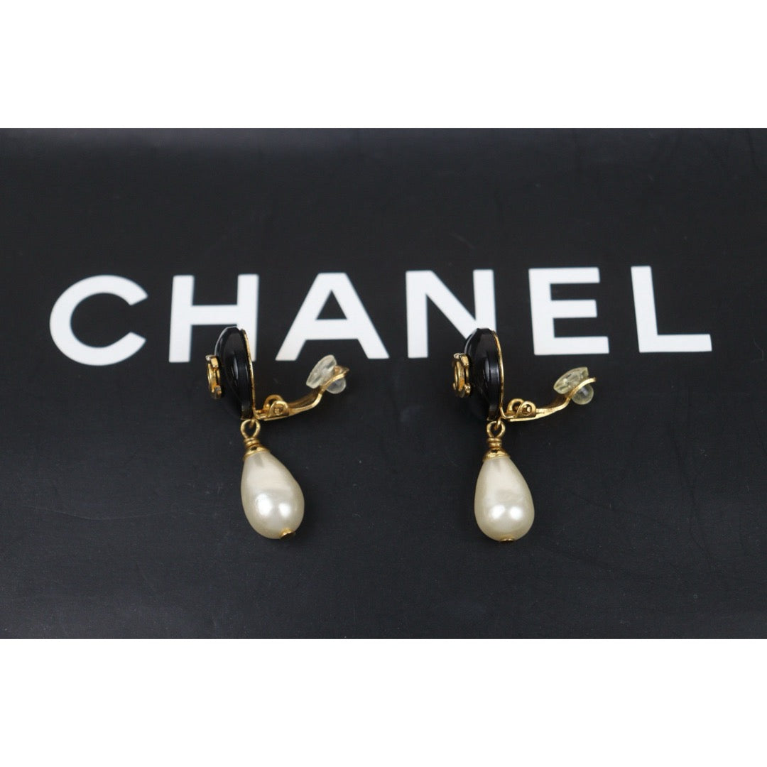 Very Good ( Rank A) ?CHANEL  COCO Mark  Pearl  Drop  Earrings Made In 1996Year?25062304