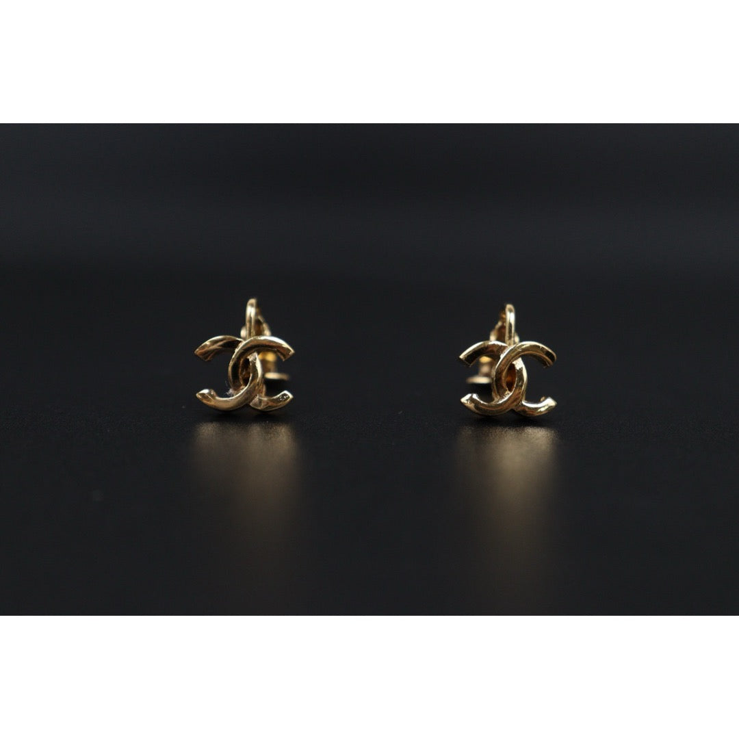 Very Good ( Rank A) ?CHANEL Coco Mark Gold 24 Plated Earrings ?25070701