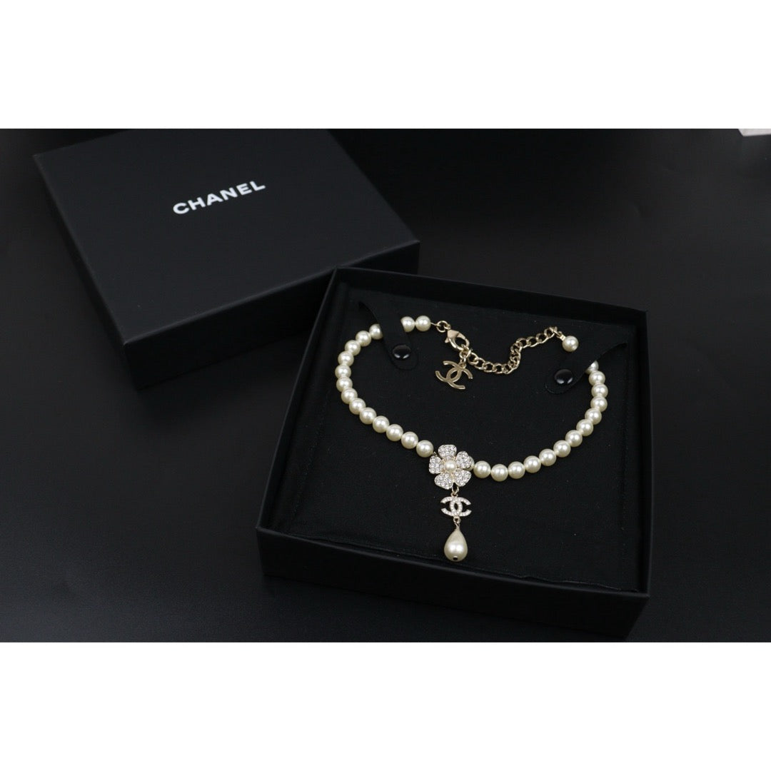 Excellent?Rank SA?? CHANEL Coco Mark Camellia Pearl Rhinestone  Necklace?S25071003