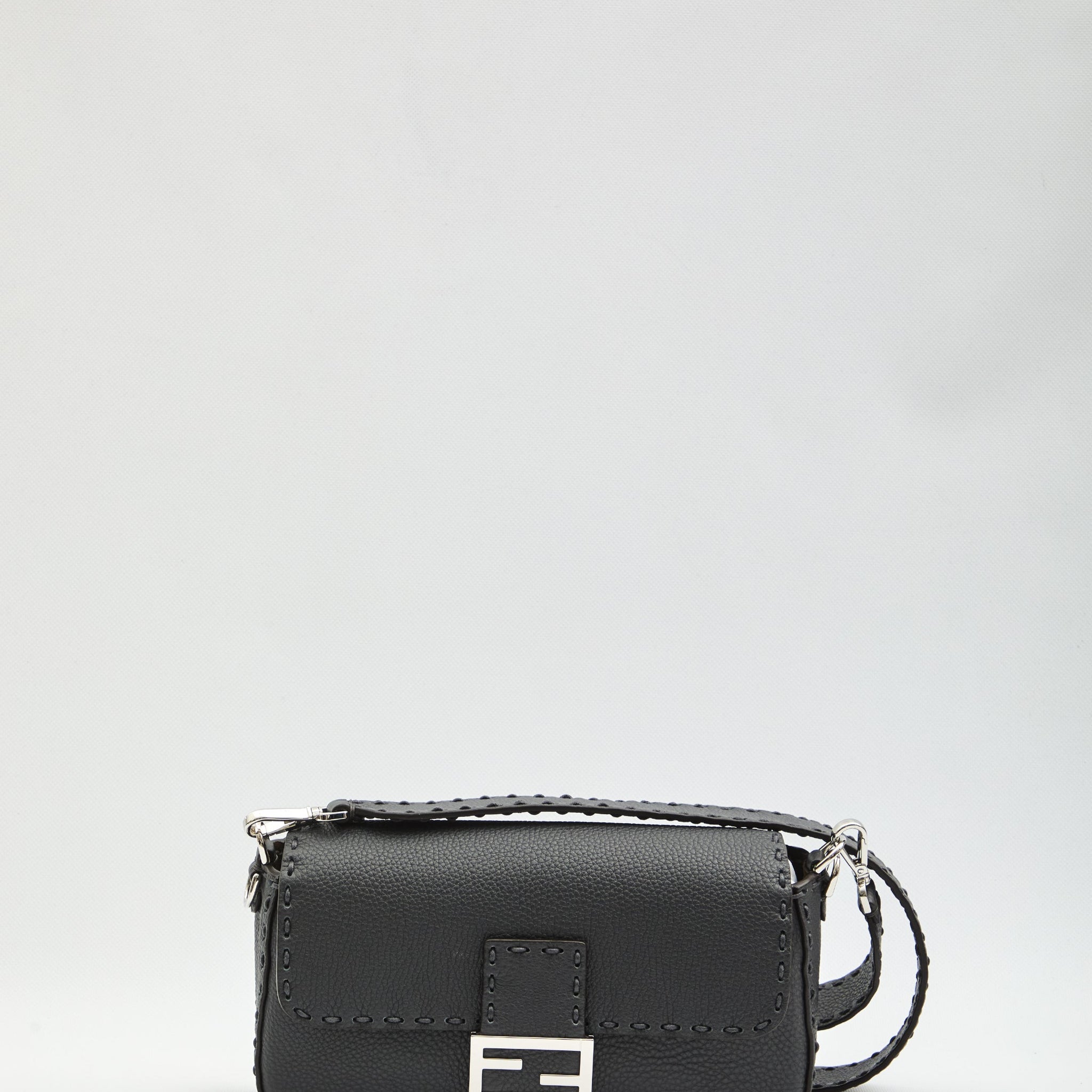 FENDI Handcrafted Regular Baguette Bag - 27 x 15 x 6.5 cm