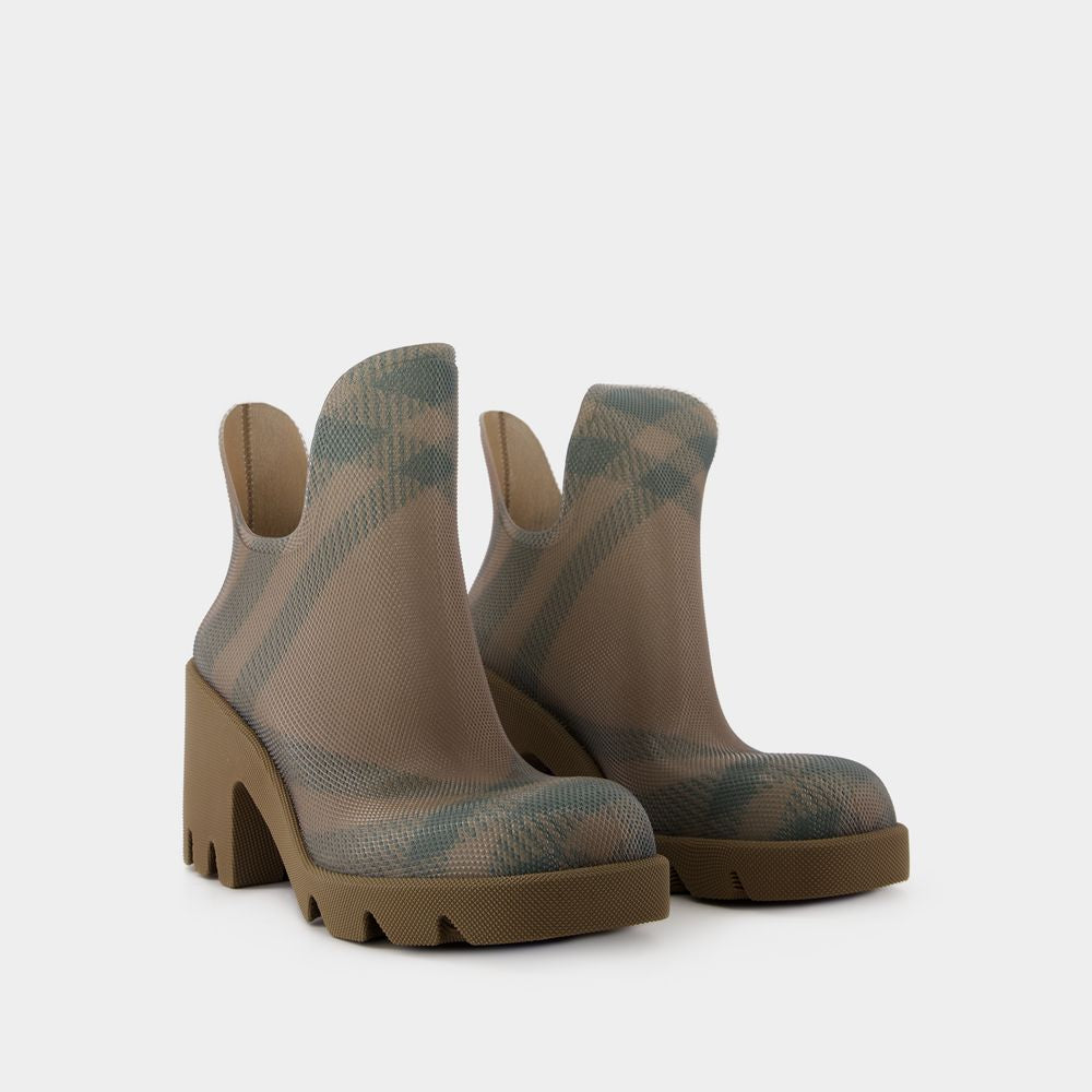 BURBERRY Stylish Ankle Boots for Women
