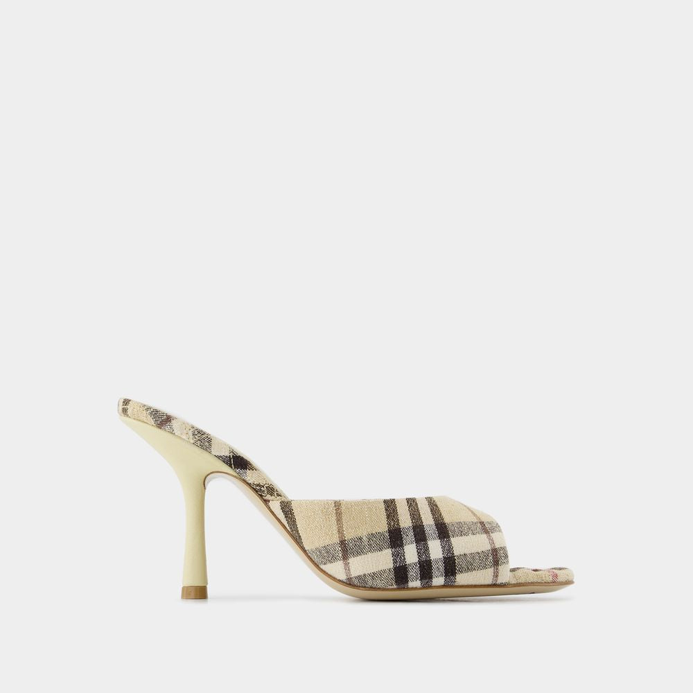 BURBERRY Chic 90 Check Mini Pumps for Women