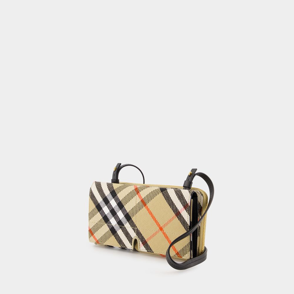 BURBERRY Stylish and Versatile Handbag with Detachable Shoulder Strap