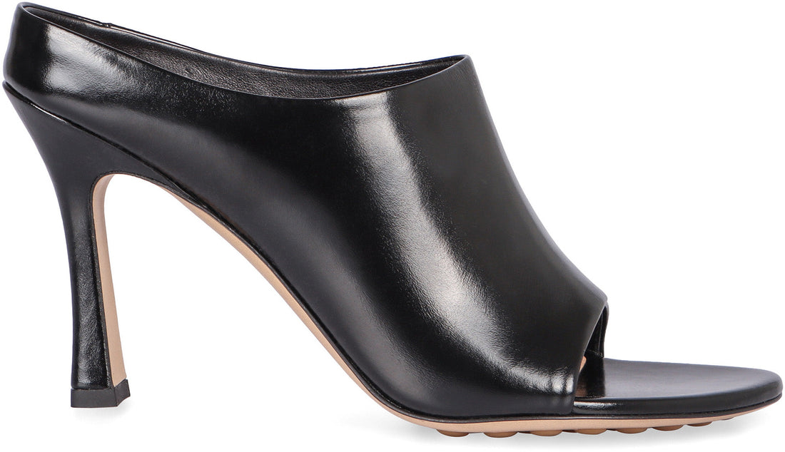 BOTTEGA VENETA Almond Shaped Toe Leather Flats for Women