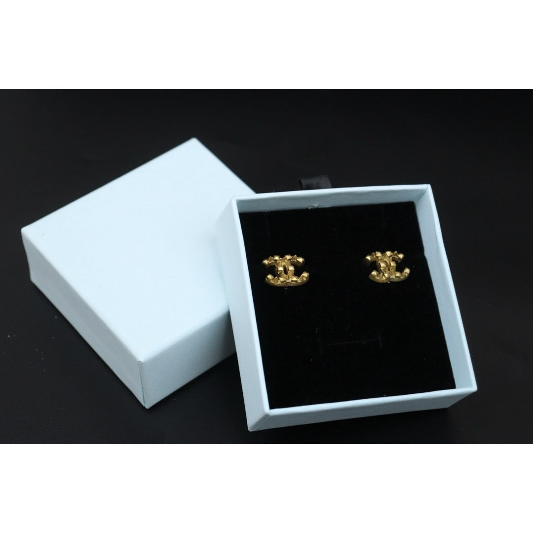 Very Good ( Rank A)? CHANEL Coco Mark Rivet Earrings Made in 2003Year?V25071008