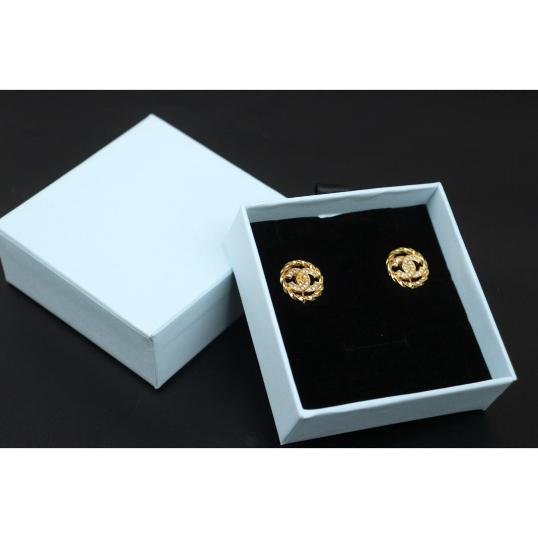 Good ( Rank AB) ?CHANEL Coco Mark Gold 24 Plated Rhinestone Earrings?V25061912