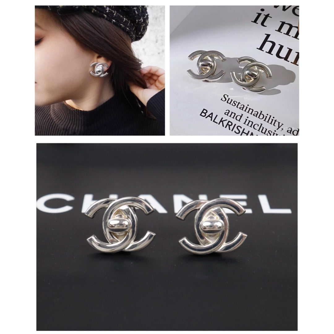Very Good ( Rank A)?CHANEL Vintage Silver Earrings Made In 1996 Year ?V25052512