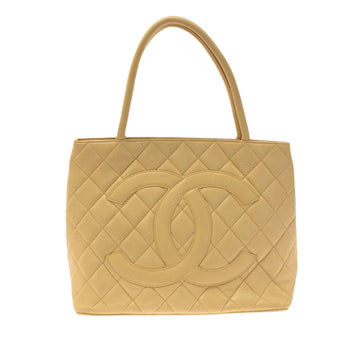 Chanel Caviar Medallion Tote (SHG-Sy9GT7)
