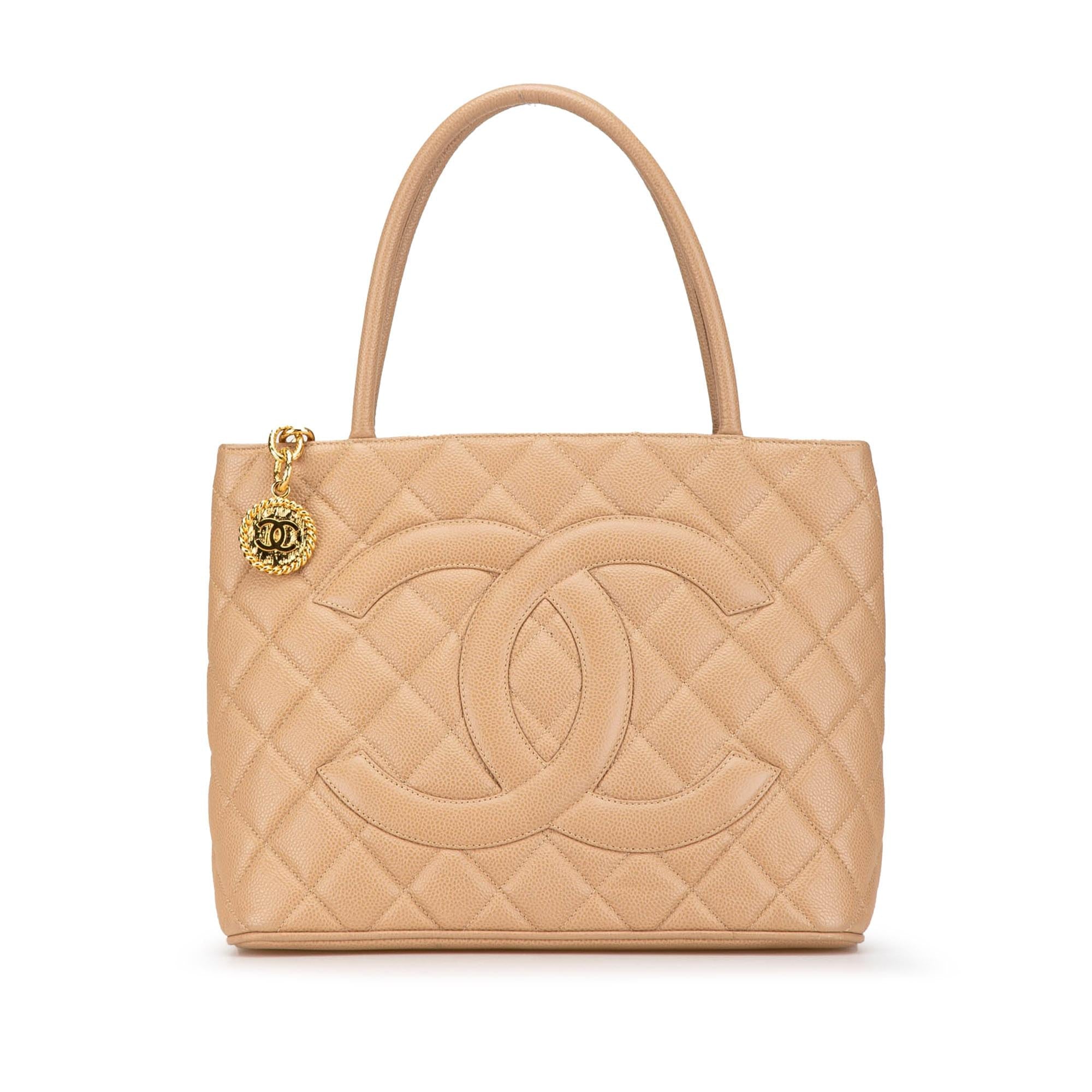 Chanel Caviar Medallion Tote (SHG-ik1o4b)