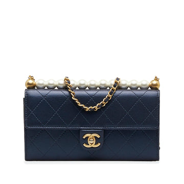 Chanel Goatskin Chic Pearls Clutch With Chain (SHG-6JqQUh)