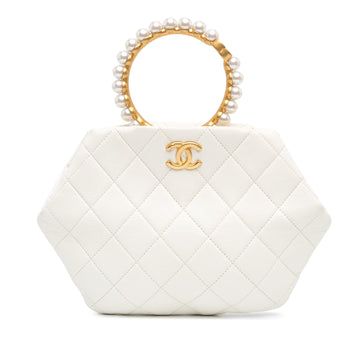 Chanel Quilted Lambskin Pearl Crown Handle Clutch Bag (SHG-vWF7ER)