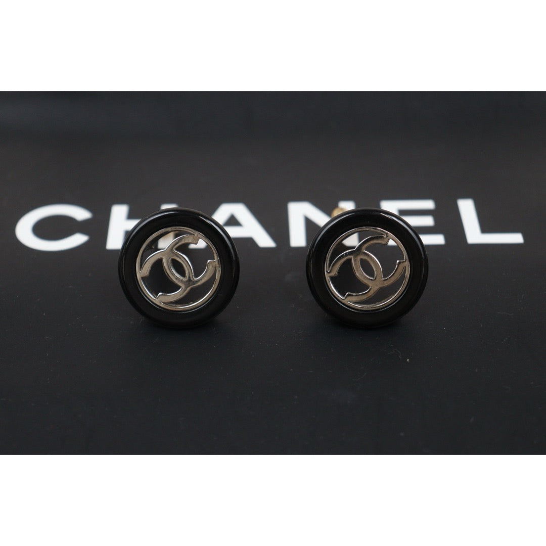 Very Good ( Rank A) ?CHANEL Coco Mark Round Earrings Made In 2002 Year ?V25070201