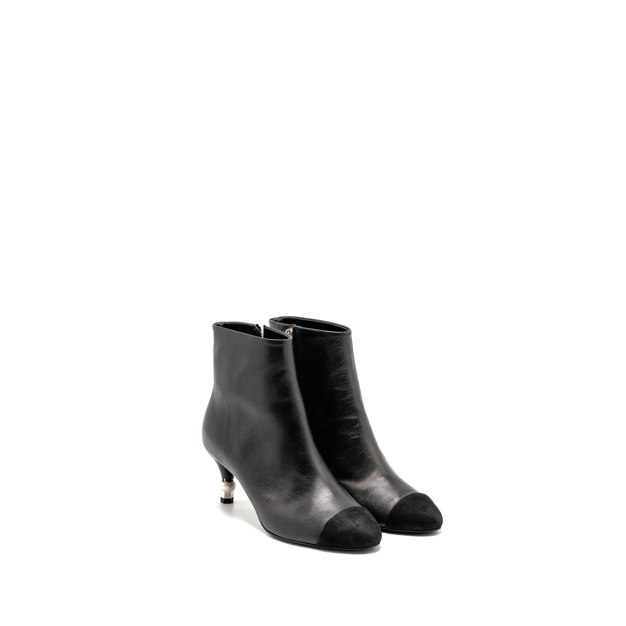 Chanel Size 37 Interlocking Boots Letter/Pearl Leather Black